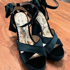 Antonio Melani Nicola Bathie Lila Velvet Bow Platform Party Pump Green 7 New